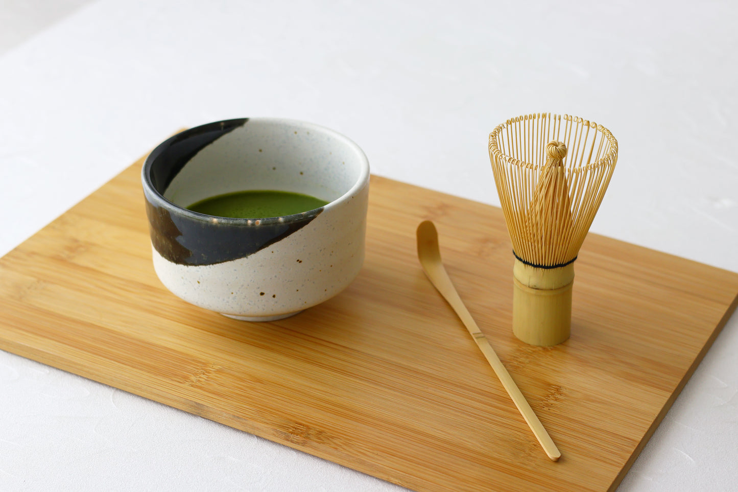 Matcha Bowl【Oribe-nuri Wariwake】with Matcha Whisk