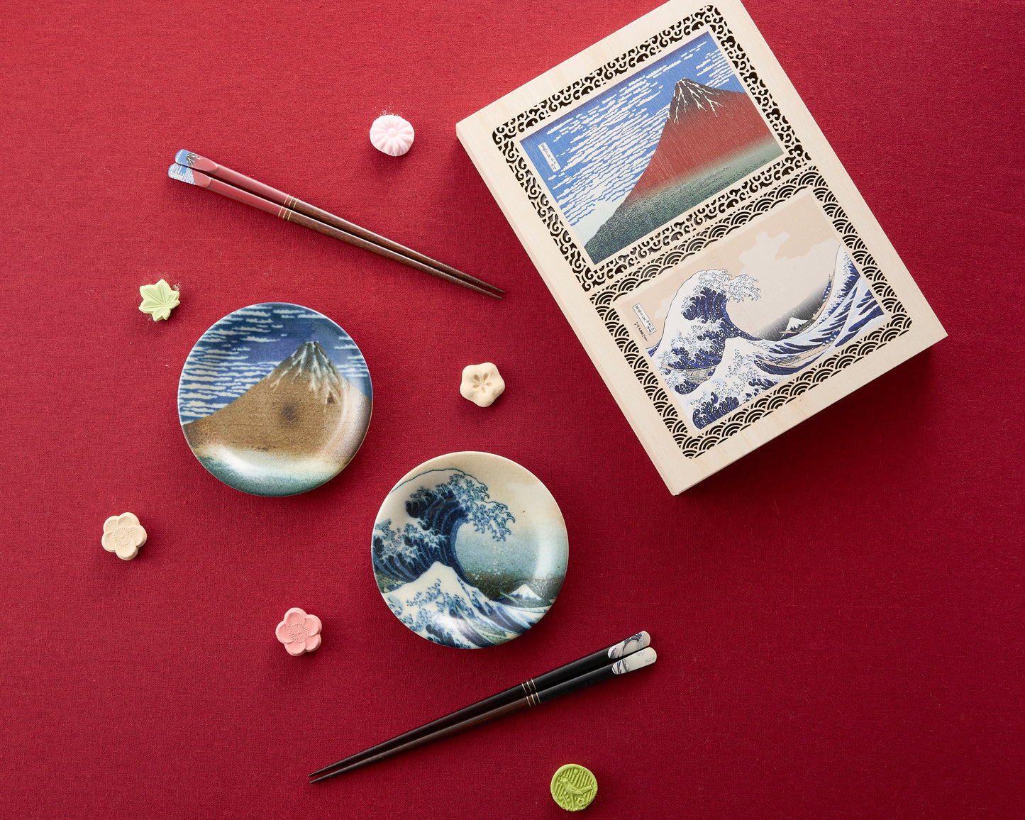 Hokusai Fuji Small Plates & Chopsticks Pair Set (Wooden Box)